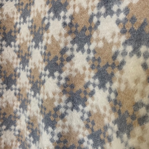 Cupcakes and Cashmere Tan Cream Grey Pullover Long Sleeve Sweater Size M - Picture 2 of 7